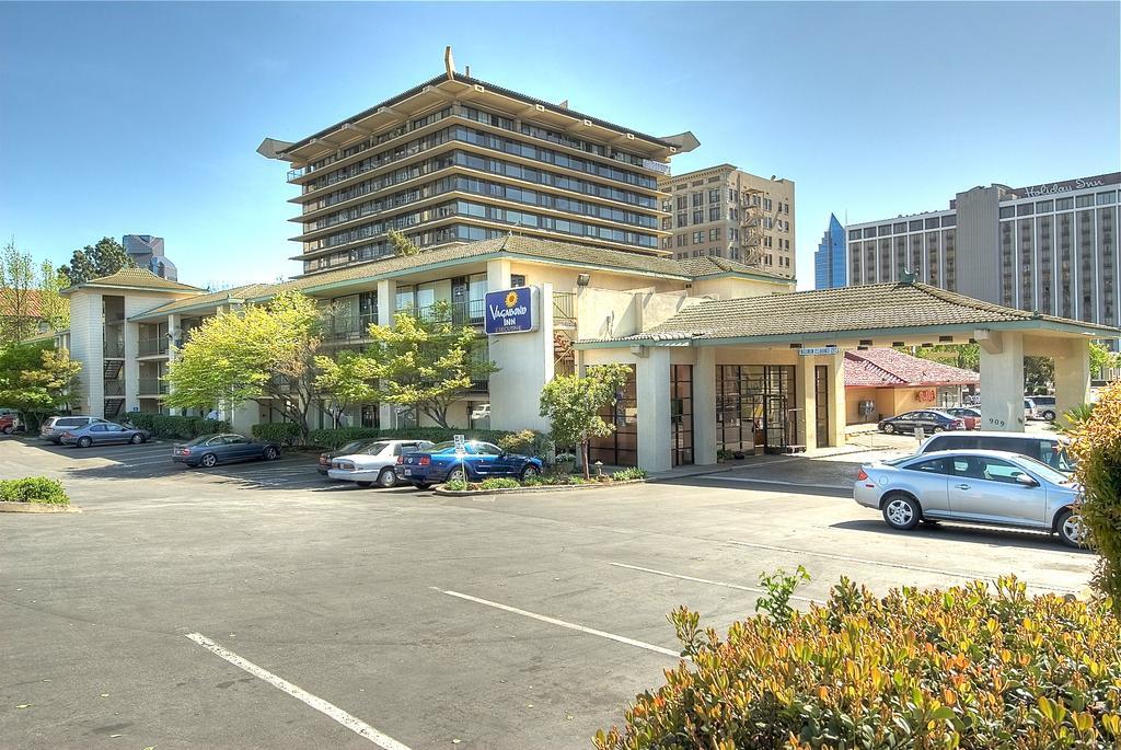 Vagabond Executive Old Town Hotel 3*